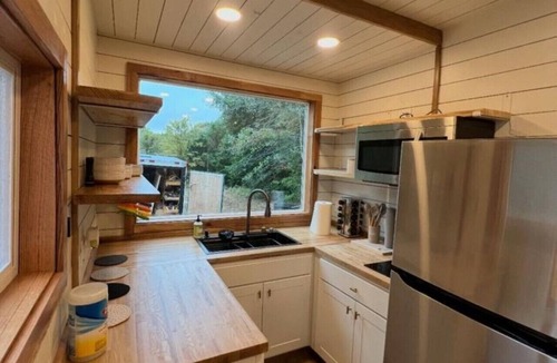 Athens Apartment | “Into The Wild” Glamp-Container