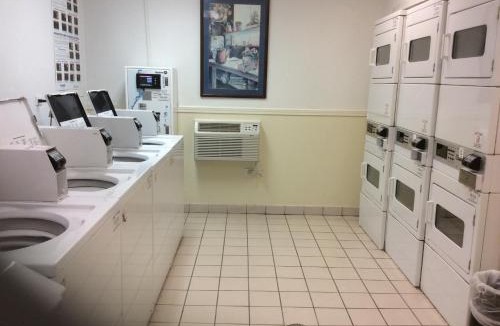 Elk Grove Village Hotel | InTown Suites Extended Stay Chicago IL - Elk Grove O'Hare