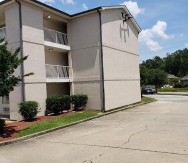 Hattiesburg Hotel | InTown Suites Extended Stay Hattiesburg