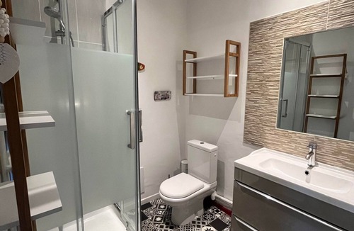 Aigues-Mortes Apartment | Intra-muros- Appartement Avec Balcon et Carte Parking