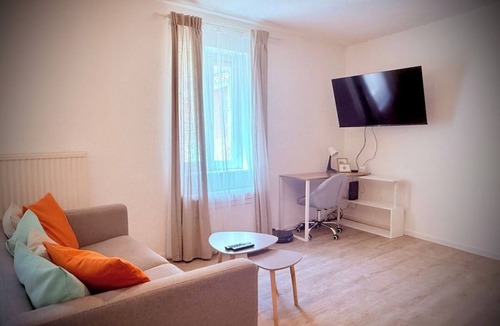 Avignon City Centre Apartment | INTRA-MUROS ★ PRIVATE PARKING ★ SELF CHECK-IN ★ 50" SMART TV
