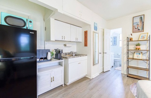 Bay Esplanade Apartment | Intracoastal Waterside Studio 2 Blocks to Beach