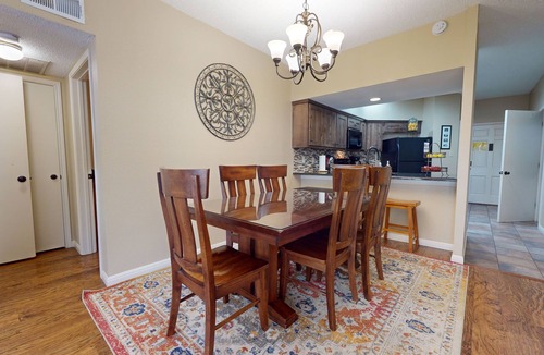 New Braunfels Condo | INV 115: Comal access, pool, walk to Schlitterbahn! : Free Tubes with Rental!