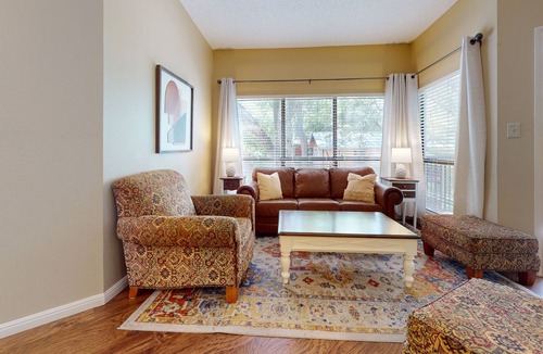New Braunfels Condo | INV 115: Comal access, pool, walk to Schlitterbahn! : Free Tubes with Rental!