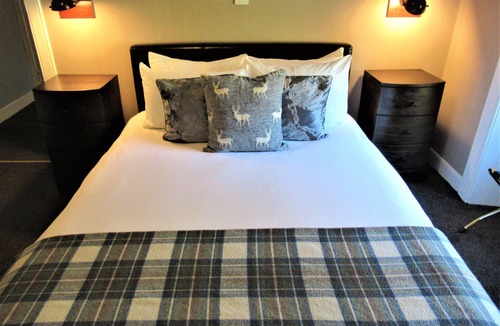 Invershin Hotel | Invershin Hotel Bunkhouse & Bar