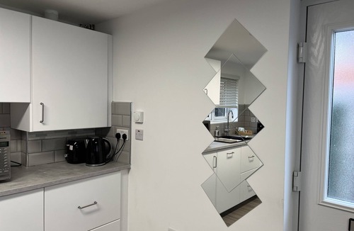 Broadheath Apartment | Inviting 1-bed Studio in Manchester & Feel at Home