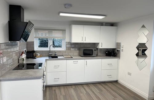 Broadheath Apartment | Inviting 1-bed Studio in Manchester & Feel at Home