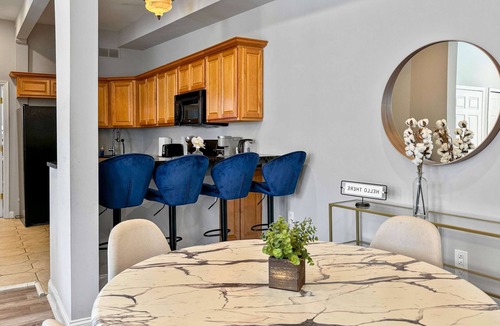 Old City Apartment | Inviting 1BD | 5 Beds | Steps to Independence Hall