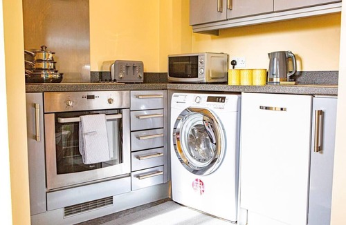 Wolverhampton Apartment | Inviting 2-Bed Apartment in Wolverhampton