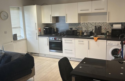 Bushey Apartment | Inviting 2-Bed Apartment in Bushey
