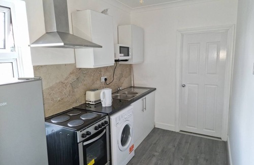 Clayhall Apartment | Inviting 2-Bed Apartment in Ilford