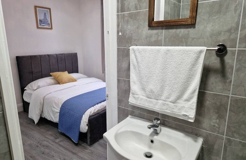 Clayhall Apartment | Inviting 2-Bed Apartment in Ilford