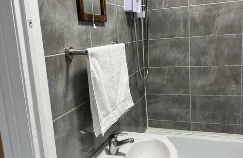 Clayhall Apartment | Inviting 2-Bed Apartment in Ilford