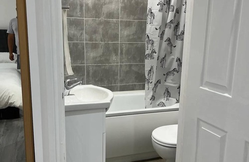 Clayhall Apartment | Inviting 2-Bed Apartment in Ilford