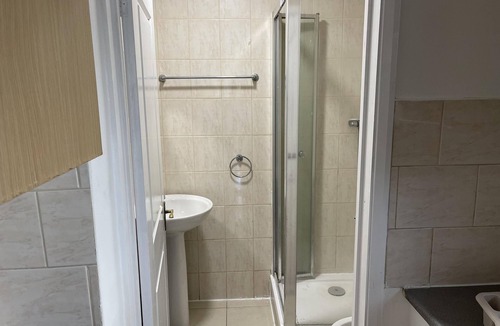 Heathrow Villages Apartment | Inviting 2-Bed Apartment near Heathrow