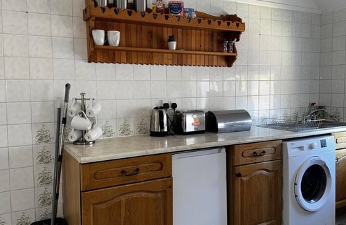 Canford Cliffs Apartment | Inviting 2-Bed Apartment in Poole