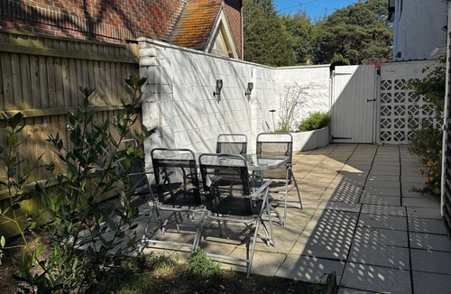 Canford Cliffs Apartment | Inviting 2-Bed Apartment in Poole