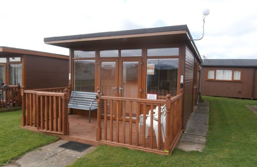 Mablethorpe and Sutton Ski Chalet | Inviting 2-Bed Chalet in Mablethorpe