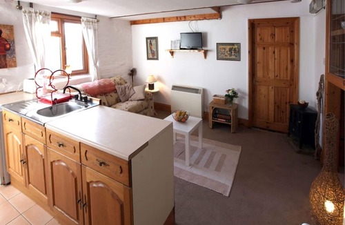 Cenarth Cottage | Inviting 2-bed Cottage in Newcastle Emlyn