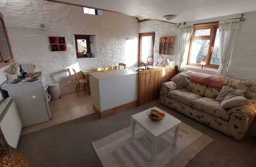 Cenarth Cottage | Inviting 2-bed Cottage in Newcastle Emlyn