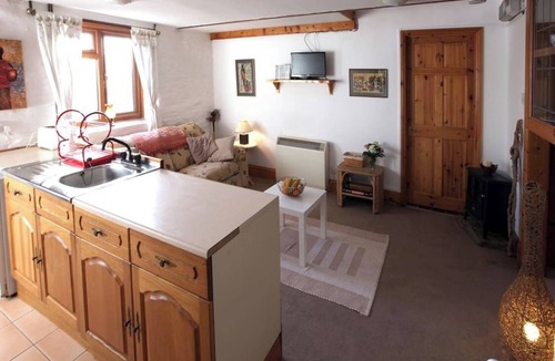 Cenarth Cottage | Inviting 2-Bed Cottage in Newcastle Emlyn
