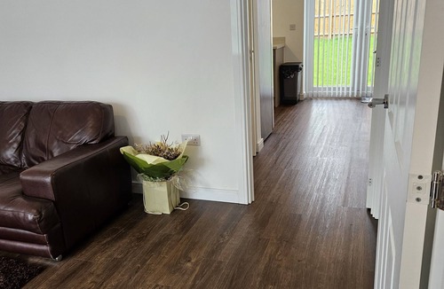 Wistaston House | Inviting 2-Bed House in Crewe