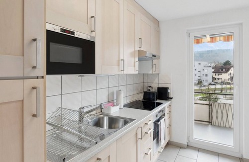 Center Apartment | Inviting 2-BR Apartment Living