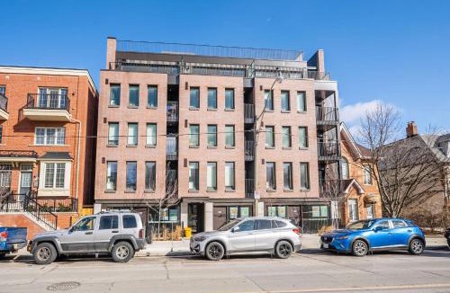 Downtown Toronto Hotel | Inviting 2BR Basement Suite in Downtown Toronto - The Roland