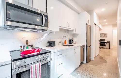 Downtown Toronto Hotel | Inviting 2BR Basement Suite in Downtown Toronto - The Roland