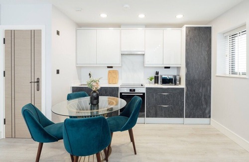 Dorking Apartment | Inviting 2BR House in Dorking