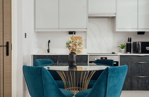 Dorking Apartment | Inviting 2BR House in Dorking