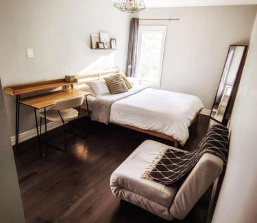 Cabbagetown South House | Inviting 2BR Townhouse with 2 WFH Setups and WiFi