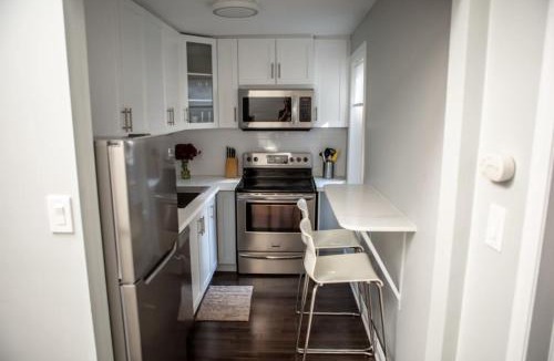 Cabbagetown South House | Inviting 2BR Townhouse with 2 WFH Setups and WiFi