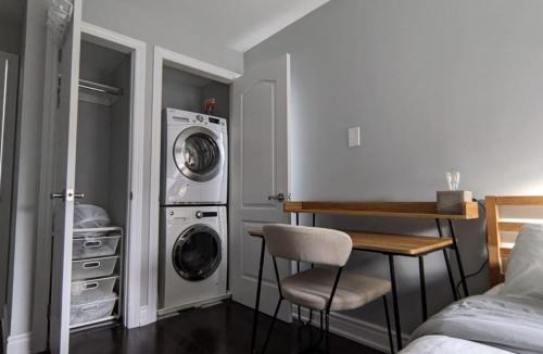 Cabbagetown South House | Inviting 2BR Townhouse with 2 WFH Setups and WiFi