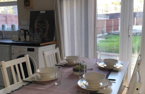 Trentham House | Inviting 3-Bed House in Trentham