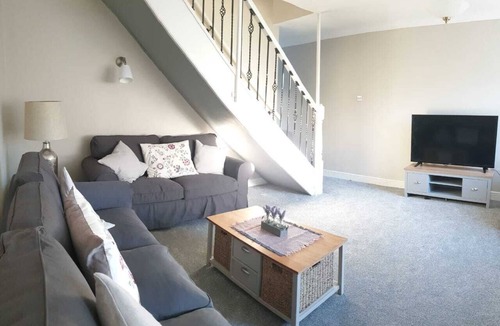 Trentham House | Inviting 3-Bed House in Trentham