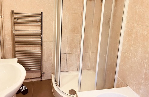 Erdington House | Inviting 3 -Bed House in Birmingham