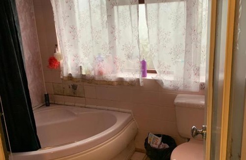 Crawley House | Inviting 4-Bed House in Crawley