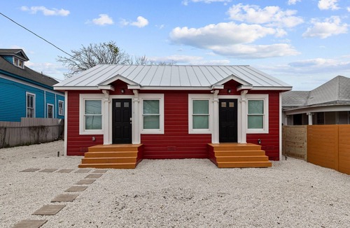 Near East Side House | Inviting 4BR 2 5BA Downtown Home With Ample Space