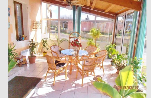 Cravans Villa | Inviting 6-Bed Farmhouse