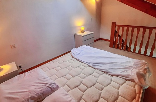 Le Vivier-sur-Mer Apartment | Inviting apartment directly on the sea.