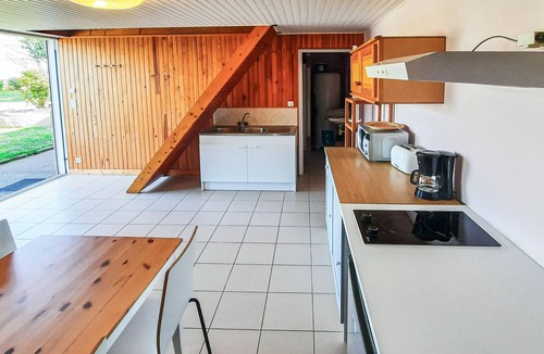 Le Vivier-sur-Mer Apartment | Inviting apartment directly on the sea.