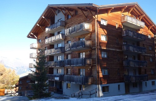 Saint-Pierre-de-Clages Apartment | Inviting apartment near village center