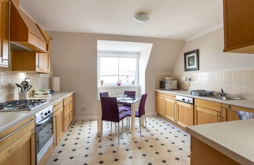 Bonnington Apartment | Inviting Apartment near Leith Walk