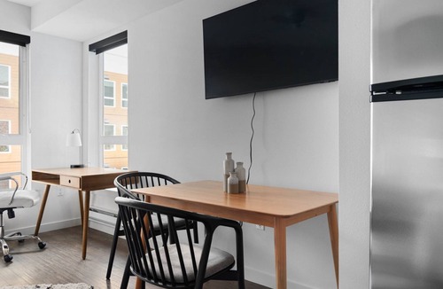 West Woodland Apartment | Inviting Ballard Studio w/BBQ & W/D, nr Shops, by Blueground