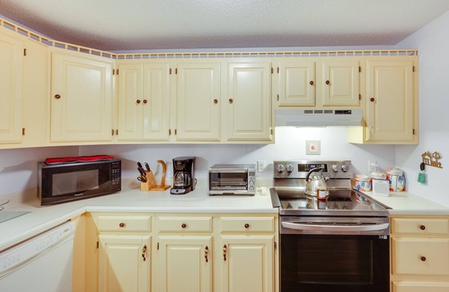 Bartlett Condo | Inviting Bartlett Condo: 1 Mi to Attitash Mountain