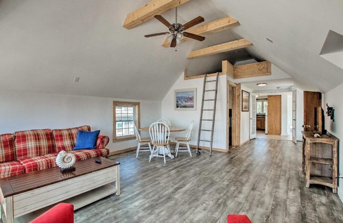 Old Lyme Apartment | Inviting Beachfront Apt. in Hawk's Nest Beach