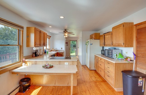 Berne House | Inviting Berne Getaway w/Deck - Pets Welcome!