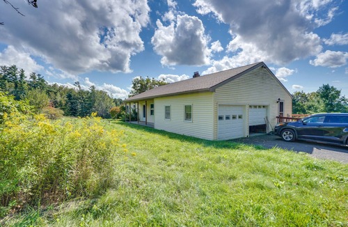 Berne House | Inviting Berne Getaway w/Deck - Pets Welcome!