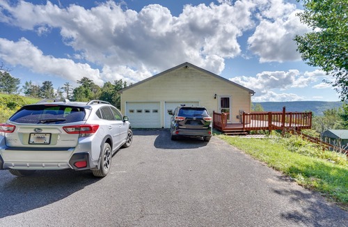 Berne House | Inviting Berne Getaway w/Deck - Pets Welcome!